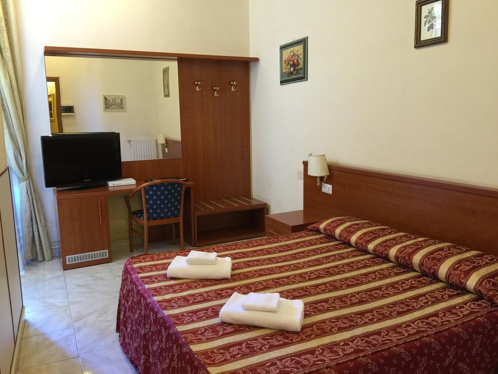 Hotel Azzurra Roma Quarto foto